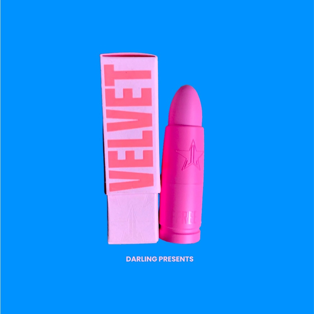 Jeffree Star Velvet Trap Matte Lipstick Unisex Color Red Affair